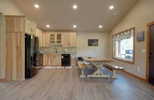 Conover House | Modern dog-friendly cabin with hot tub, gas fireplace, patio, grill, & washer/dr