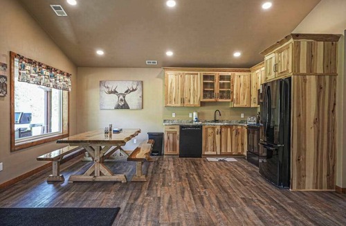 Conover House | Modern dog-friendly cabin with hot tub, gas fireplace, patio, grill, & W/D