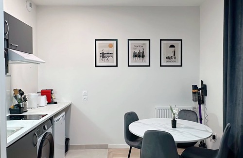 Villepinte Apartment | Modern, fully-equipped apartment