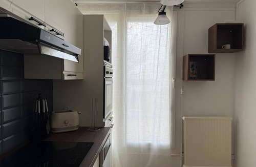 Evreux Apartment | Modern, fully-equipped 6-person duplex with terrace