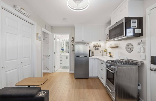 Simi Valley House | Modern Guest Suite, Fireplace, Patio, BBQ, Parking