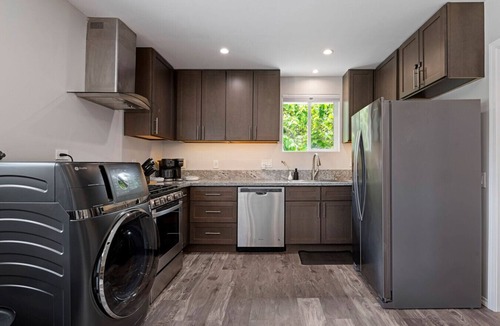 Goleta House | Modern Guesthouse Near USCB + Airport