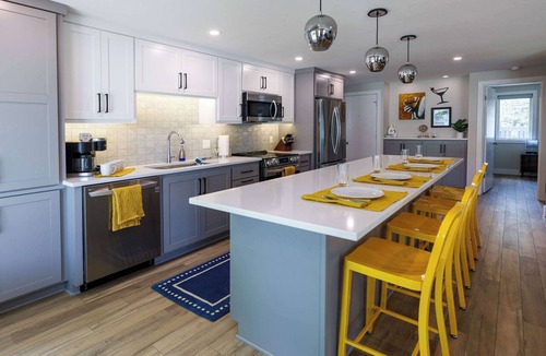 Ashwaubenon Apartment | Modern Living next to Titletown, Green Getaway!