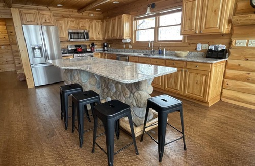 Hayward Cabin | Modern Log House-Nelson Lake Hayward, WI