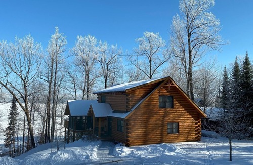Hayward Cabin | Modern Log House-Nelson Lake Hayward, WI