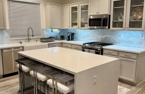 Nut Tree House | Modern Luxurious 3BR Retreat near Napa+SAC+SF