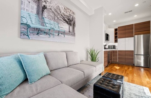 Fenway–Kenmore Apartment | Modern Luxury 2BR | King + Queen | Suite 8