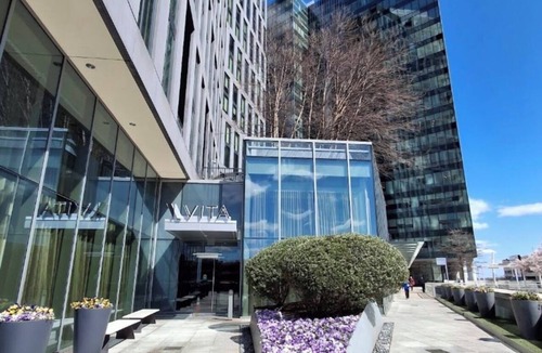 Tysons Apartment | Modern Luxury Full 1Bedroom Apartment. Pool, Gym & Mall, Metro, & Restaurants