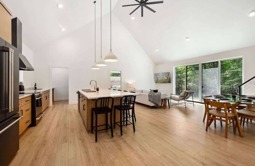 Egg Harbor House | Modern Luxury Retreat · Game Loft · Near Bay