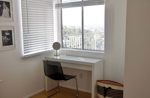 Sherman Oaks House | Modern Mountain View Oasis in Los Angeles