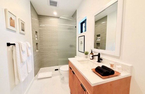 Meiners Oaks House | Modern Ojai 1BR Suite Near Town
