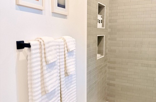 Meiners Oaks House | Modern Ojai 1BR Suite Near Town