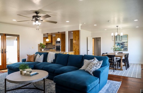 Raisin House | Modern Pet-Friendly Farmhouse, Pool, Games, Sleeps 8, 3 Bed and 2 Bath, Basement