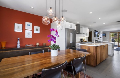 East Mesa House | Modern Sea Escape - with A/C, steps to Shoreline Park, beach, Hot tub, Bocce Ball, Dog OK