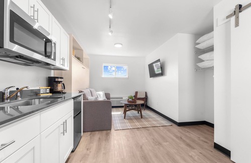 Cedar Falls Apartment | Modern Studio in Cedar Falls