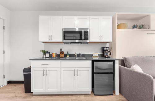 Cedar Falls Apartment | Modern Studio in Cedar Falls