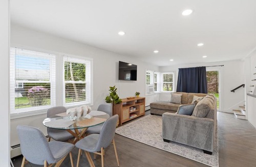 Warren House | Modern Touisset Escape 3BR with Enclosed Porch