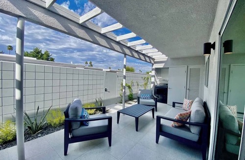 Canyon Corridor Condo | Modern Treat: Stunning Remodeled Townhome