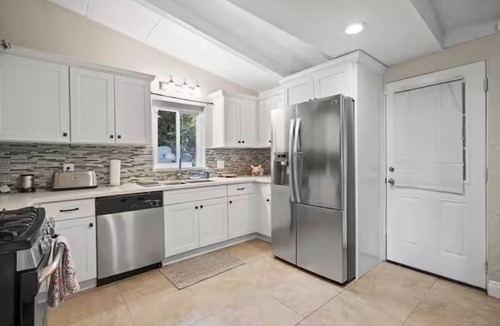 Santa Clarita House | Modern Valencia Retreat Near Six Flags Slps 8