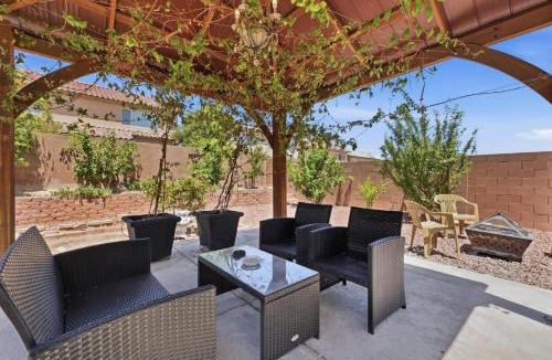 Rhodes Ranch House | Modern Vegas 4BR with BBQ Balcony & Parking