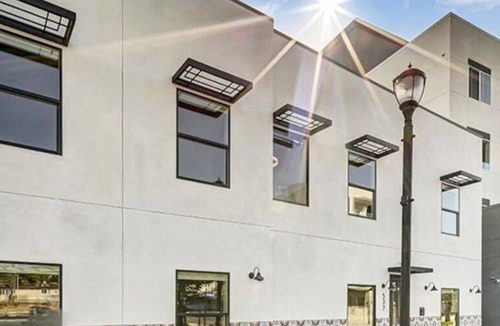Vista Apartment | Modern Vista Getaway | Prime Downtown Location