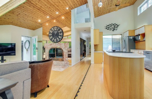 Sturgeon Bay House | Modern Waterfront Home - 1 Mi to Cave Point Park!