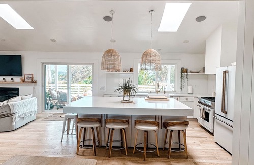 Temecula House | Modern Wine country home with vineyard and mountain views