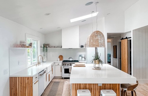 Temecula House | Modern Wine country home with vineyard and mountain views