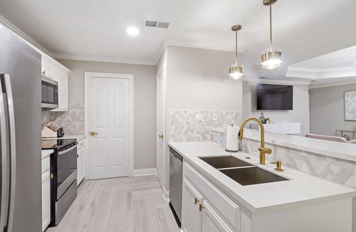 Gonzales House | Modernly Styled Home - 30 minutes away from New Orleans Airport & Baton Rouge
