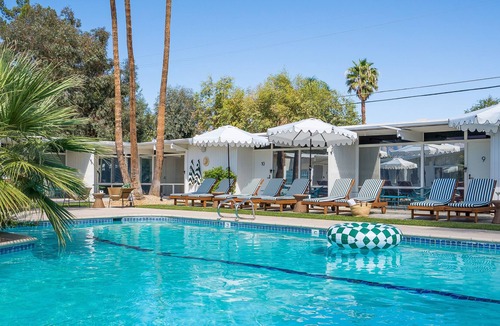 Racquet Club South Villa | Monkey Tree Hotel 15 by Avantstay Stylish Hotel in Palm Springs w/ Communal Pool!
