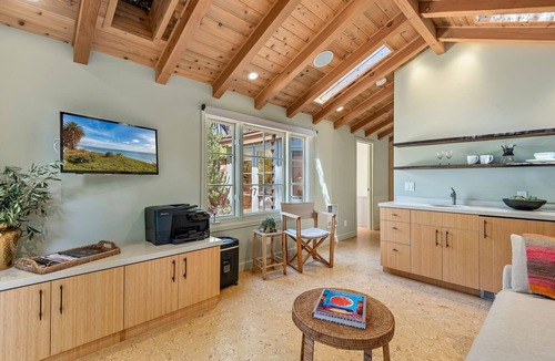 Montecito Cottage | Montecito Beach Holiday - Tropical Coastal Cottage within Walking Distance to Miramar Beach