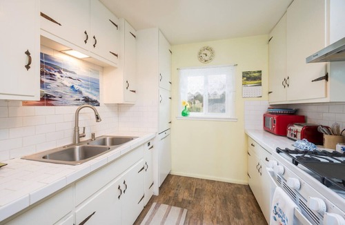 Park Hill Cottage | Monthly, Oceanfront 2 bed/2 bath Cottage on Park Hill with Stunning Views!