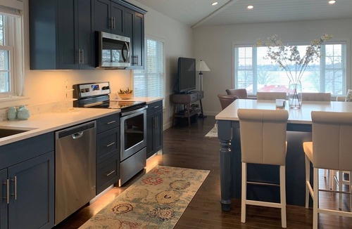 Alexandria House | MONTHLY RENTAL LUXURY Lake Le Homme Dieu with Dock and Boat