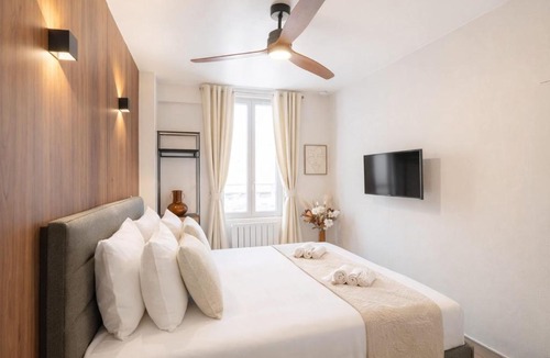 Plaisance Apartment | Montparnasse - Deluxe studio for couples, central Paris