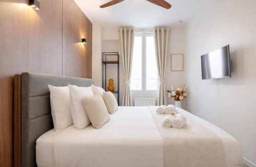 Plaisance Apartment | Montparnasse - Deluxe studio for couples, central Paris