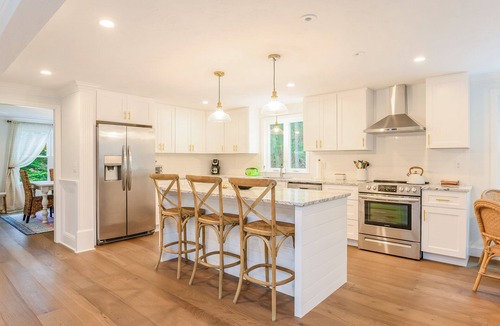 Sandwich House | Moon Compass Escape – Spacious Cape Cod Retreat