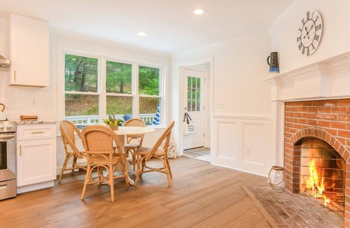 Sandwich House | Moon Compass Escape – Spacious Cape Cod Retreat