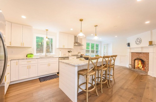 Sandwich House | Moon Compass Escape – Spacious Cape Cod Retreat