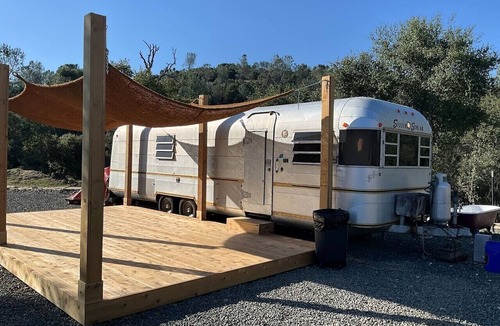 Smartville RV Rental | Moonshadow Flat Glamping: Onyx Tent