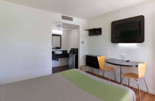 Barstow Hotel | Motel 6 Barstow, CA