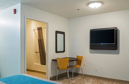 Bay St Louis Hotel | Motel 6 Bay Saint Louis, MS
