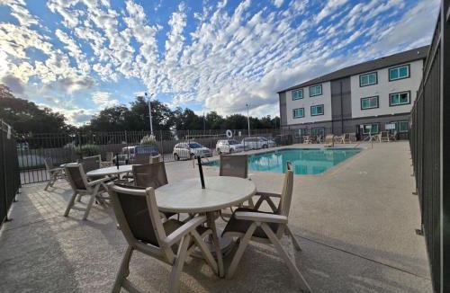 Biloxi Hotel | Motel 6-Biloxi, MS - Beach
