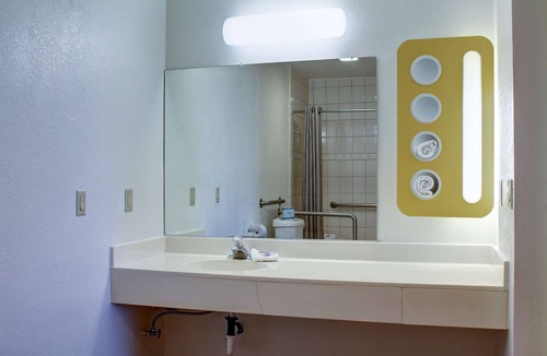 Bishop Hotel | Motel 6 Bishop, CA