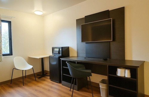 Duluth Hotel | Motel 6 Duluth, MN