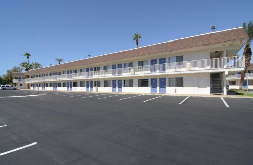 Indio Hotel | Motel 6-Indio, CA - Palm Springs