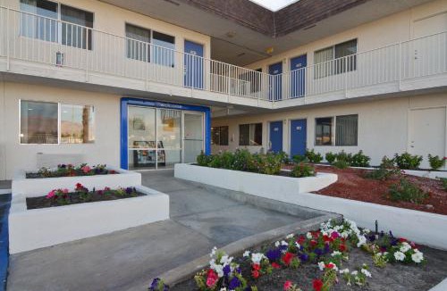 Indio Hotel | Motel 6-Indio, CA - Palm Springs