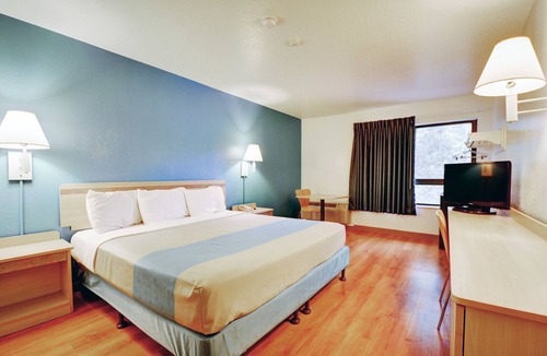 Newport Hotel | Motel 6 Newport, RI