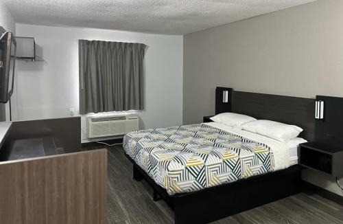 Millard Hotel | Motel 6-Omaha, NE