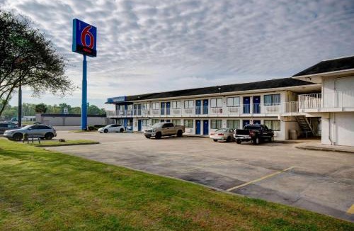 Port Allen Hotel | Motel 6-Port Allen, LA - Baton Rouge
