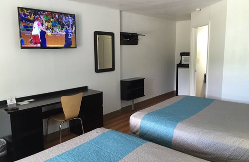 Prairie Du Chien Hotel | Motel 6 Prairie Du Chien, WI